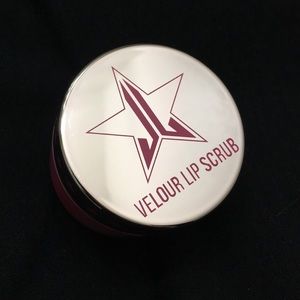 ‼️JEFFREE STAR VELOUR LIP SCRUB‼️